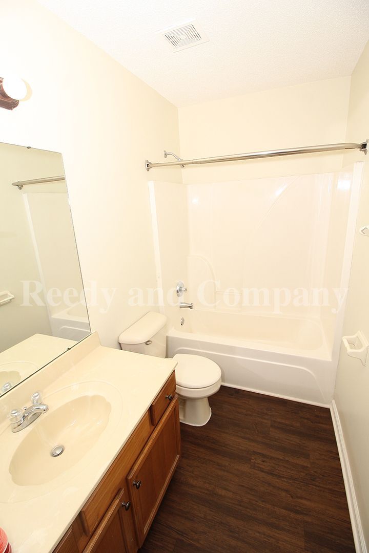 Building Photo - 7063 Parkbrook Ln