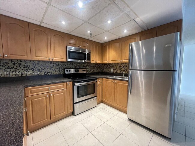 Building Photo - 10641 SW 108th Ave