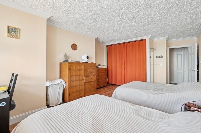 Building Photo - 6040 BLVD E