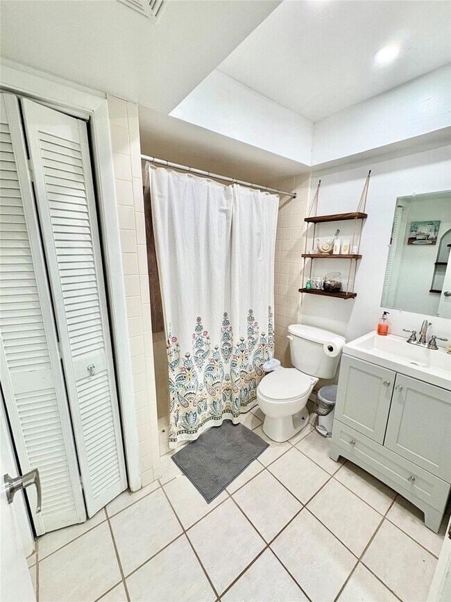 Building Photo - 120 Happiness Ave