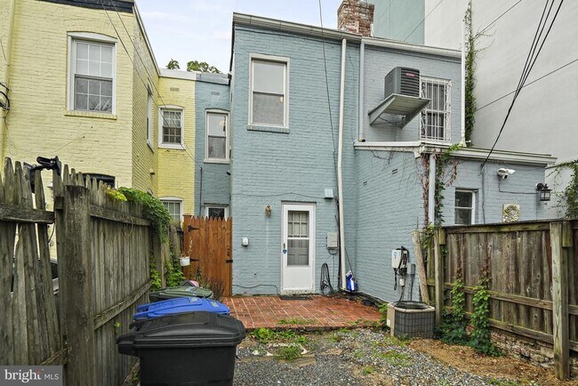 Building Photo - 830 New Hampshire Ave NW