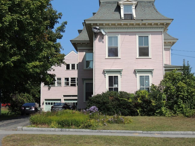 Primary Photo - 121 Pleasant St