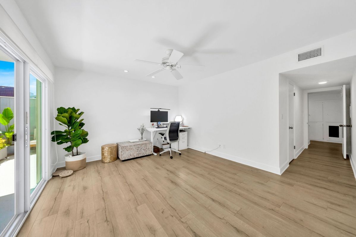 Building Photo - 7259 Hillside Ave