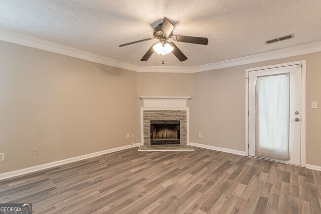 Building Photo - 5895 Hampton Ct
