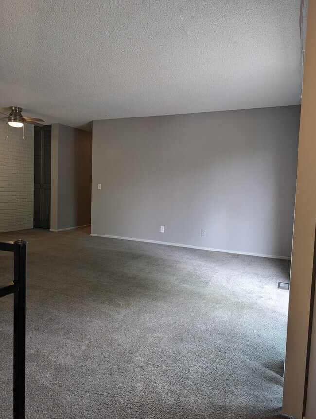 Building Photo - 3355 S Flower St