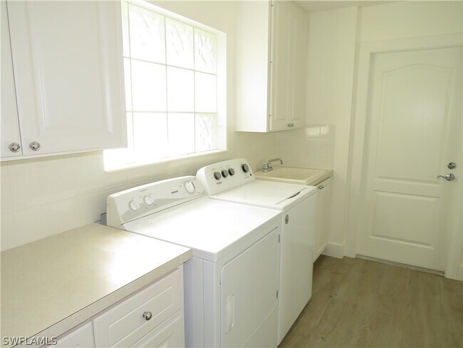 Building Photo - 3387 Cayman Ln