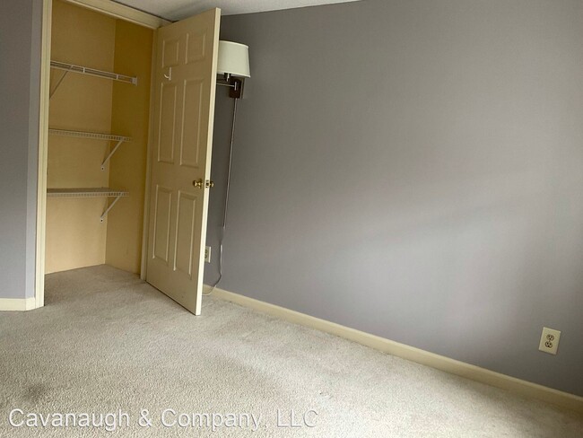 Building Photo - 2 br, 1 bath House - 15 Forest Glen  Unit #11