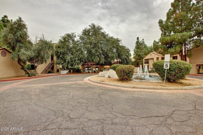 Building Photo - 6550 N 47th Ave