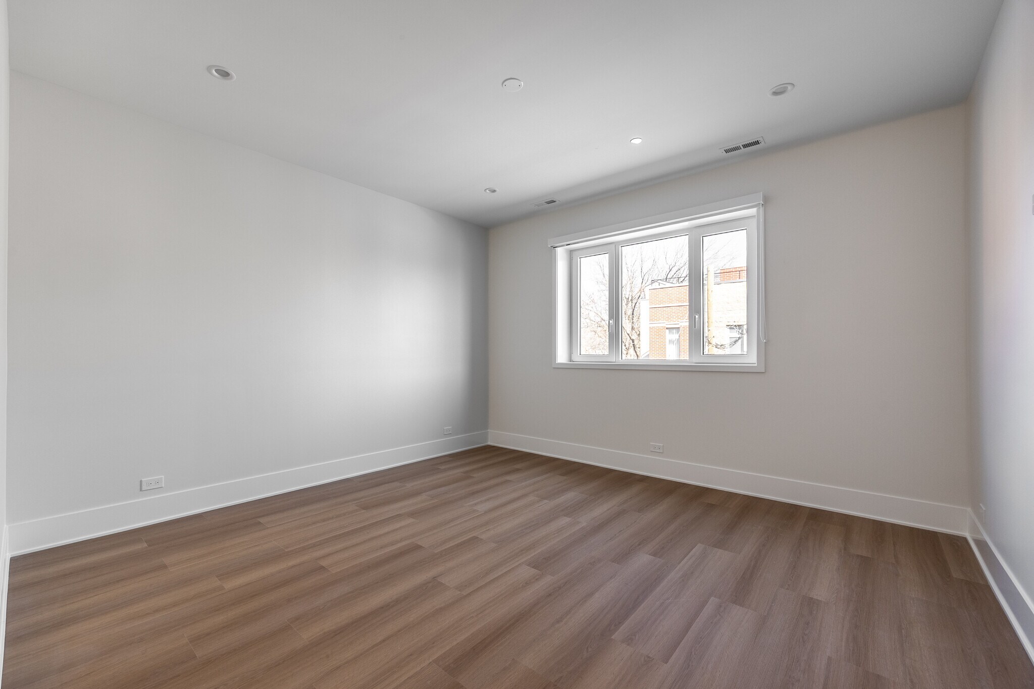 Building Photo - 1610 W Grand Ave