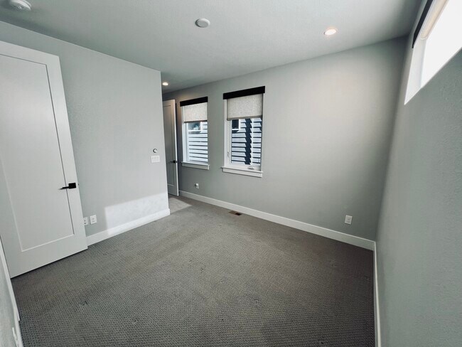 Building Photo - 1581 Grove St