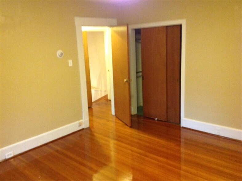 Building Photo - 28 Dover St