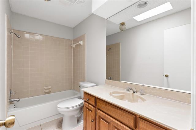 Building Photo - 841 Country Club Pl
