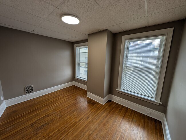 Building Photo - 29 Strathallan Park