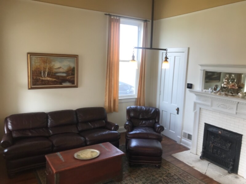 Building Photo - 400 W Main St