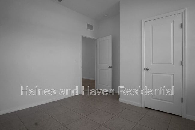 Building Photo - 456 Hennepin Lp