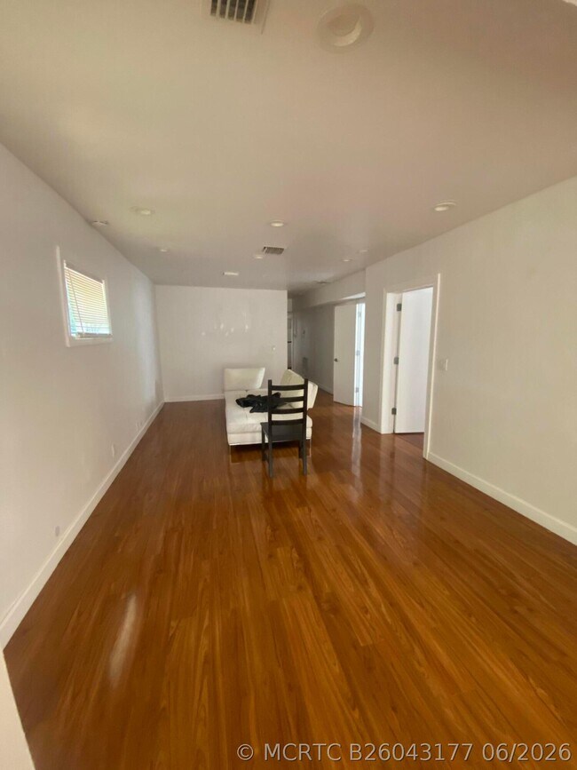 Building Photo - 809 E Broward Blvd