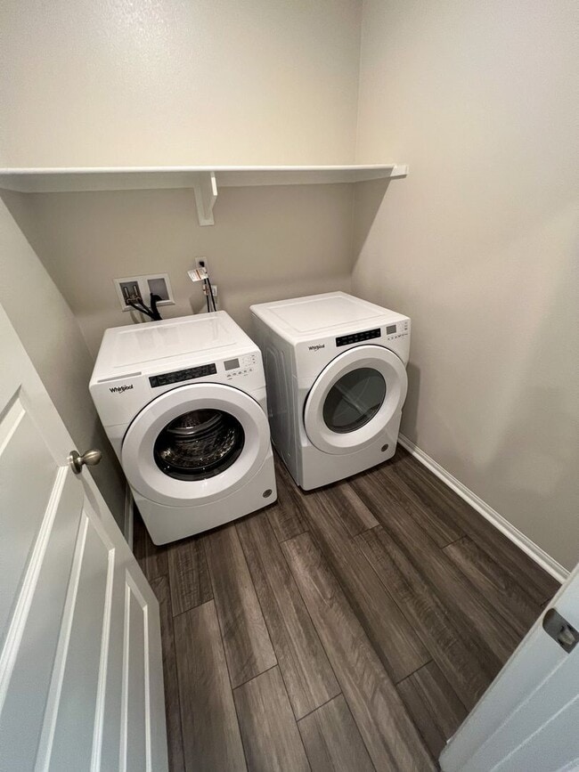Building Photo - Brand new Condo with SOLAR for LEASE in Te...