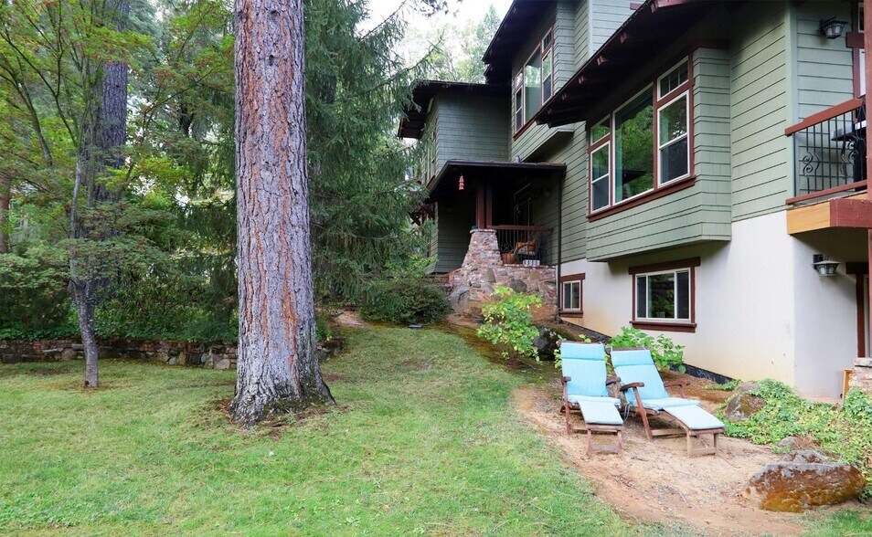 Building Photo - 3765 N Canyon Rd