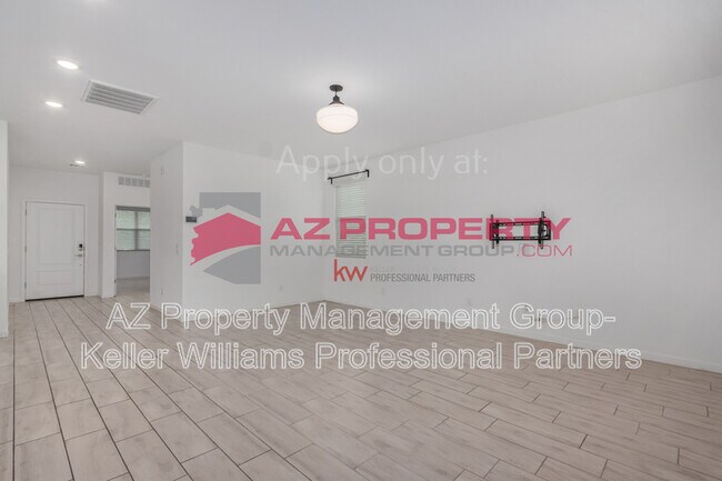 Building Photo - 14031 W Pershing St