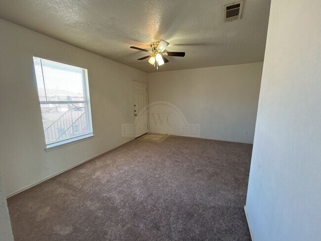 Building Photo - 1702 Benttree Dr