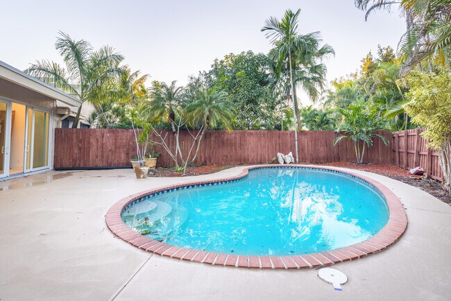 Building Photo - 7860 Stanway Pl