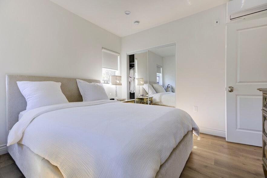 Building Photo - 5206 Goodland Ave