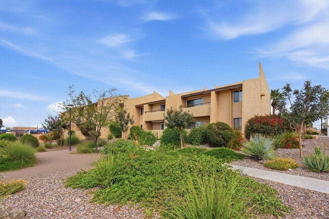 Building Photo - 8055 E Thomas Rd