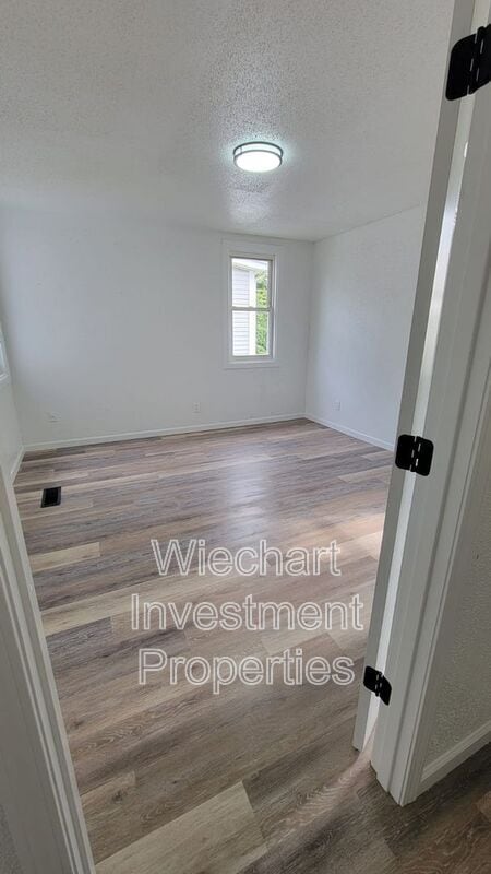 Building Photo - 325 S Pierce St