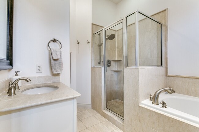 Building Photo - 5742 Kiam St