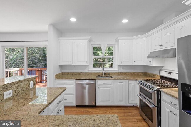 Building Photo - 5812 Helmsdale Ln