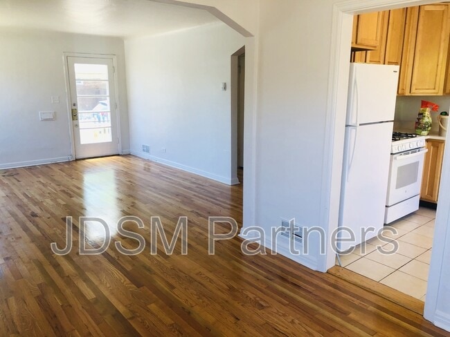 Building Photo - 3735 E 13th Ave