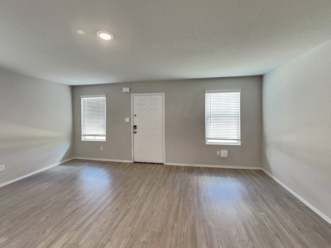 Building Photo - 5517 Verdugos Pl