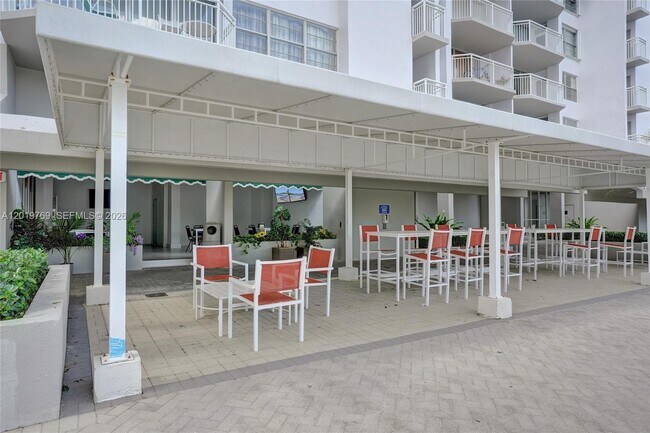 Building Photo - 18021 Biscayne Blvd