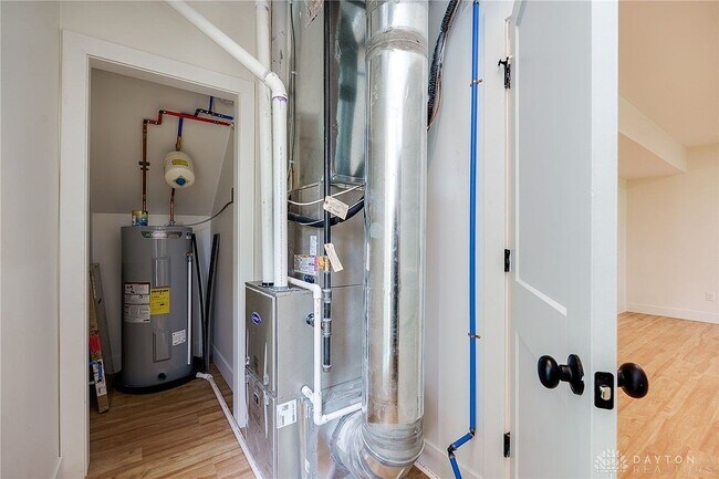 Building Photo - 4249 Pleasant View Ave