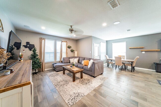 Building Photo - 10320 Lastrup Dr