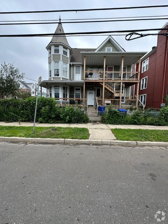 Building Photo - 327 Broad St