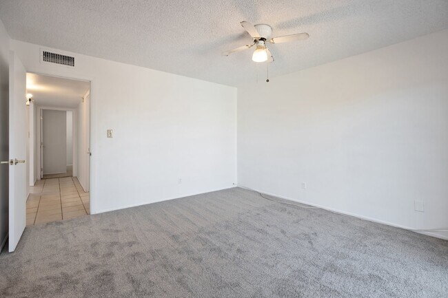 Building Photo - 2104 E Cornell Dr