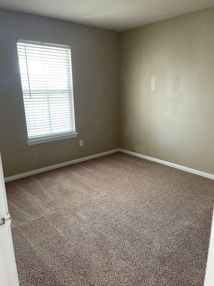 Building Photo - 9895 Cedarcrest Dr