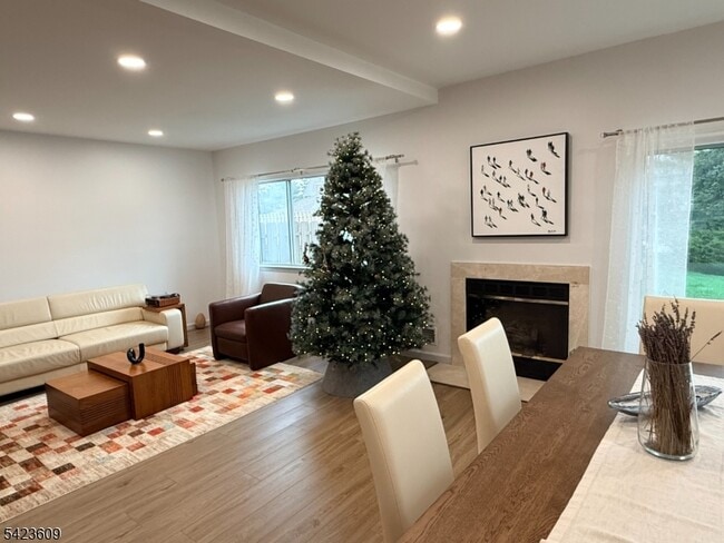 Building Photo - 22 Castle Ridge Dr