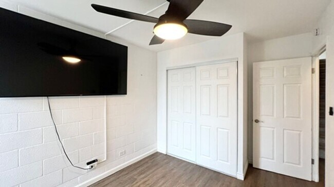 Building Photo - AVAILABLE NOW! Spacious 3-Bedroom, 2-Bath Corner-end Split-level Unit in Kaneohe with 1 Assigned ...