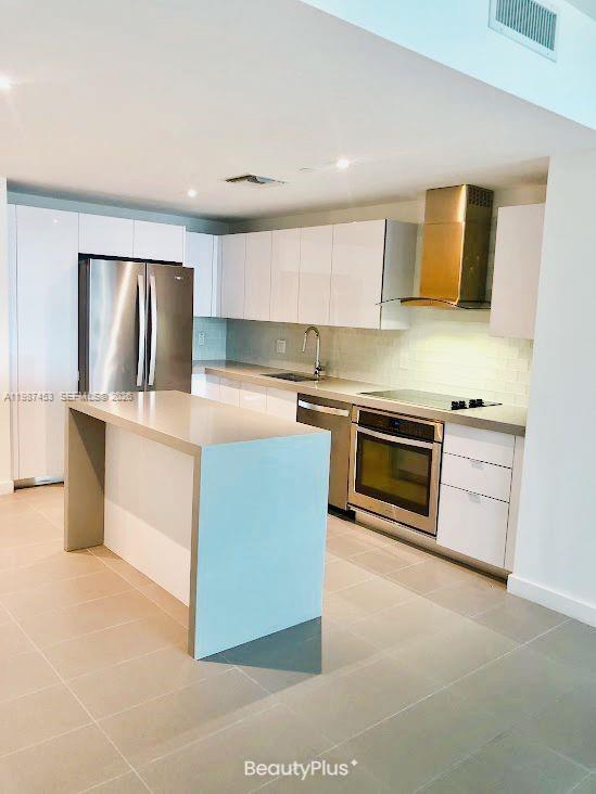 Building Photo - 1600 NE 1st Ave