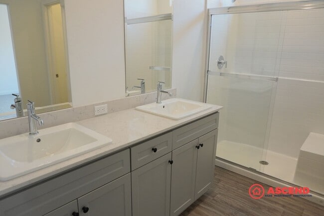 Building Photo - Charming Home in Gossamer Grove!