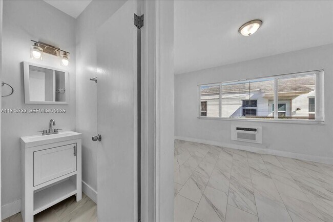 Building Photo - 1839 Funston St