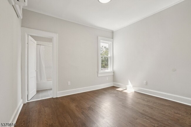 Building Photo - 166 Maplewood Ave