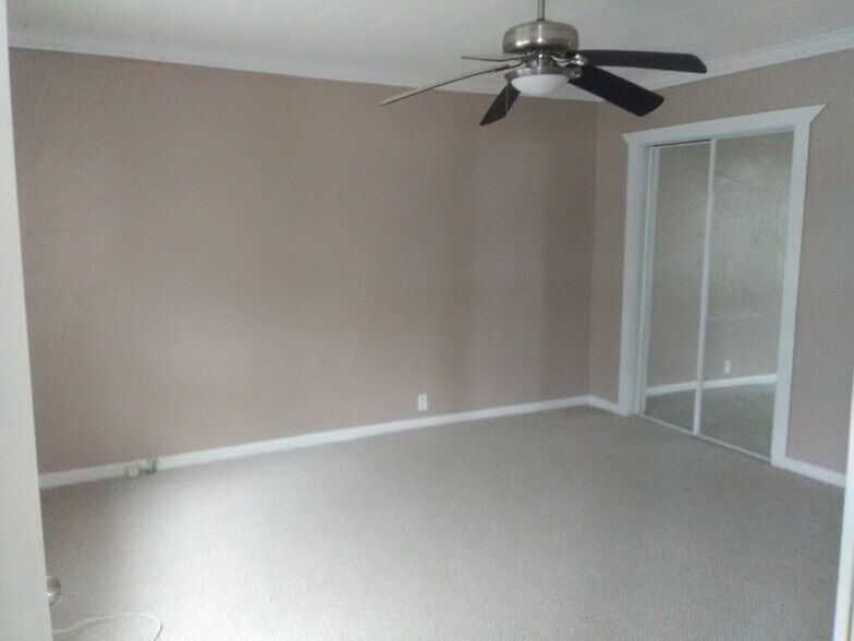 Building Photo - 120 W DARBY ST