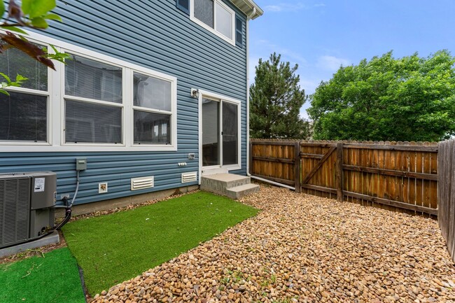 Building Photo - End-unit townhome in Cherry Creek School D...