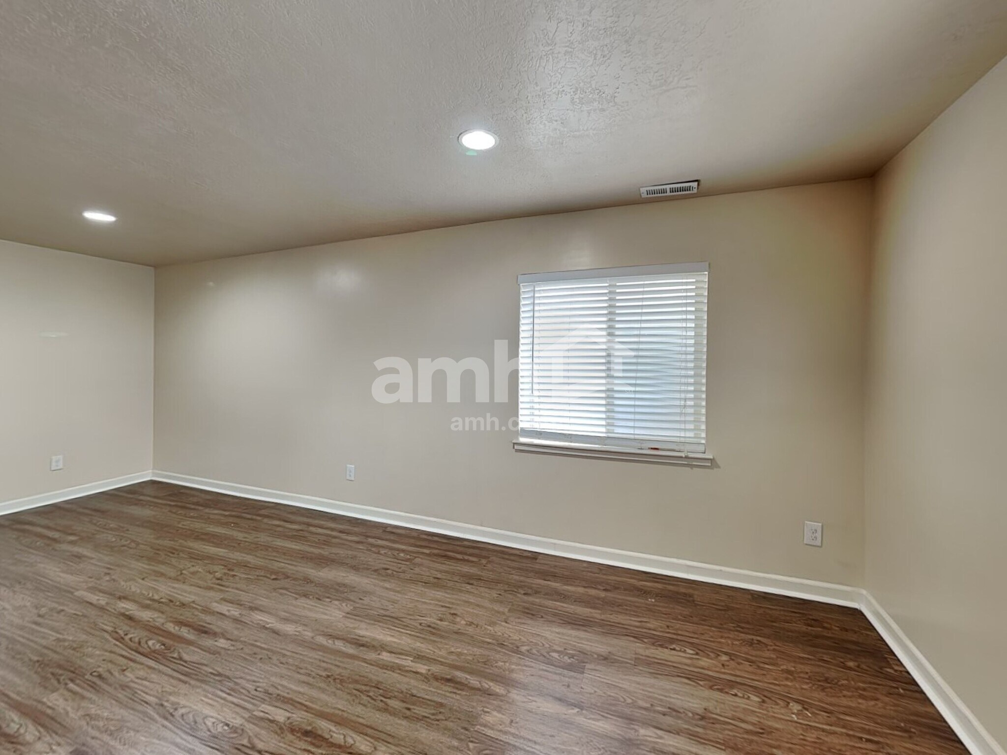 Building Photo - 4808 Addison Ave