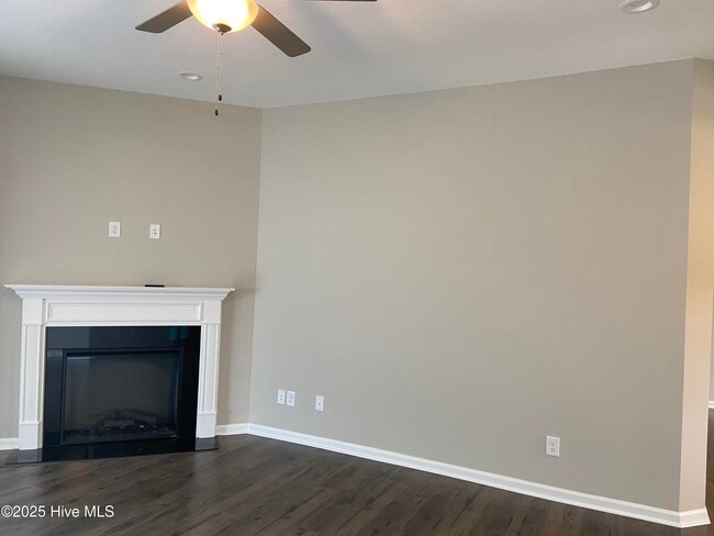 Building Photo - 620 Moonstone Ct
