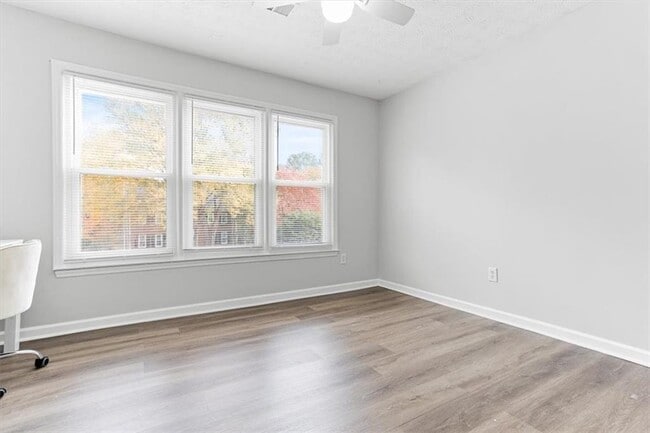 Building Photo - 1646 Desford Ct SW