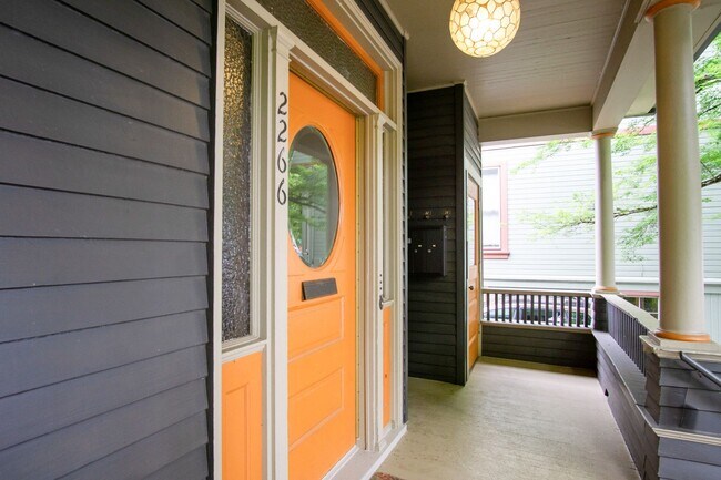 Building Photo - Flexible Leases! Corner Single Room in Dar...